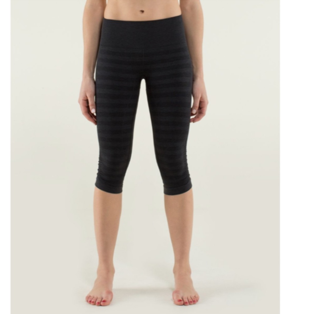 LULULEMON In The Flow Crop Stripe Black Size 8